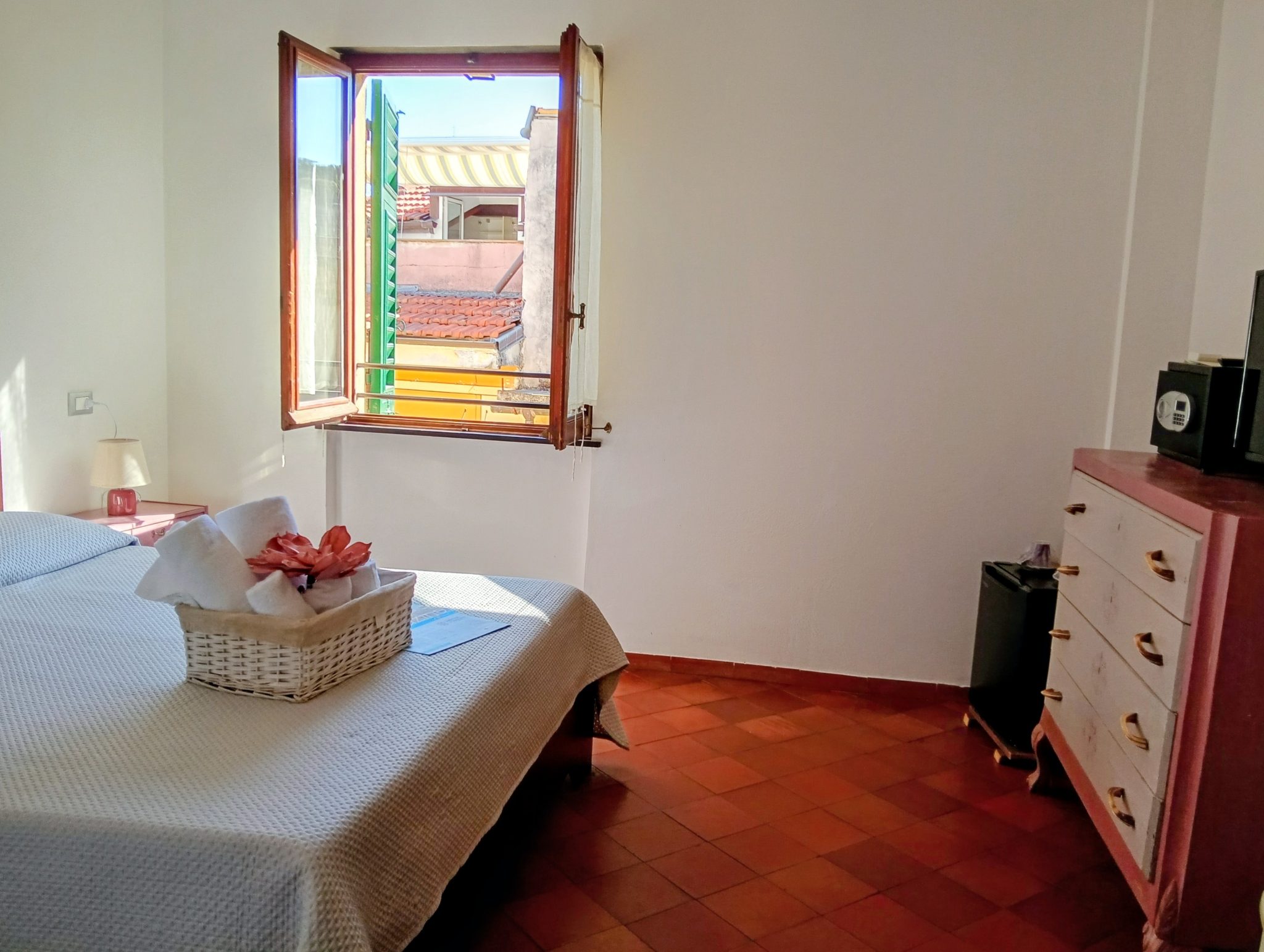 affitta camere mare pietra ligure (1)